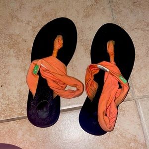 Sanuk sandals yoga